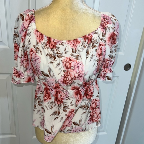 $5 BLOUSE SIZE L. NEW WITHOUT TAGS. $5 IF BUNDLED WITH 3 OR MORE ITEMS - Picture 3 of 8